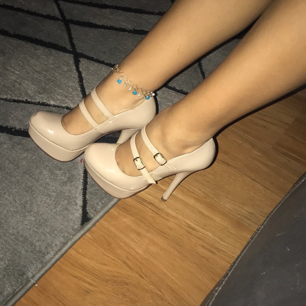 High heels in size (6)